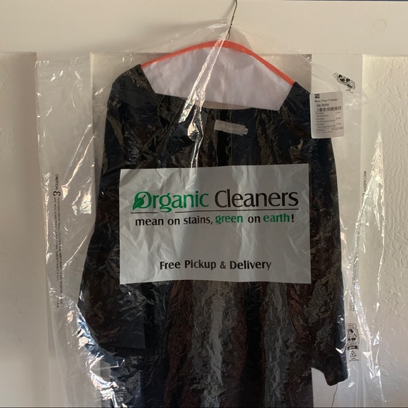 Black V-Neck Bell Sleeve Shift Dress - Picture 10 of 10